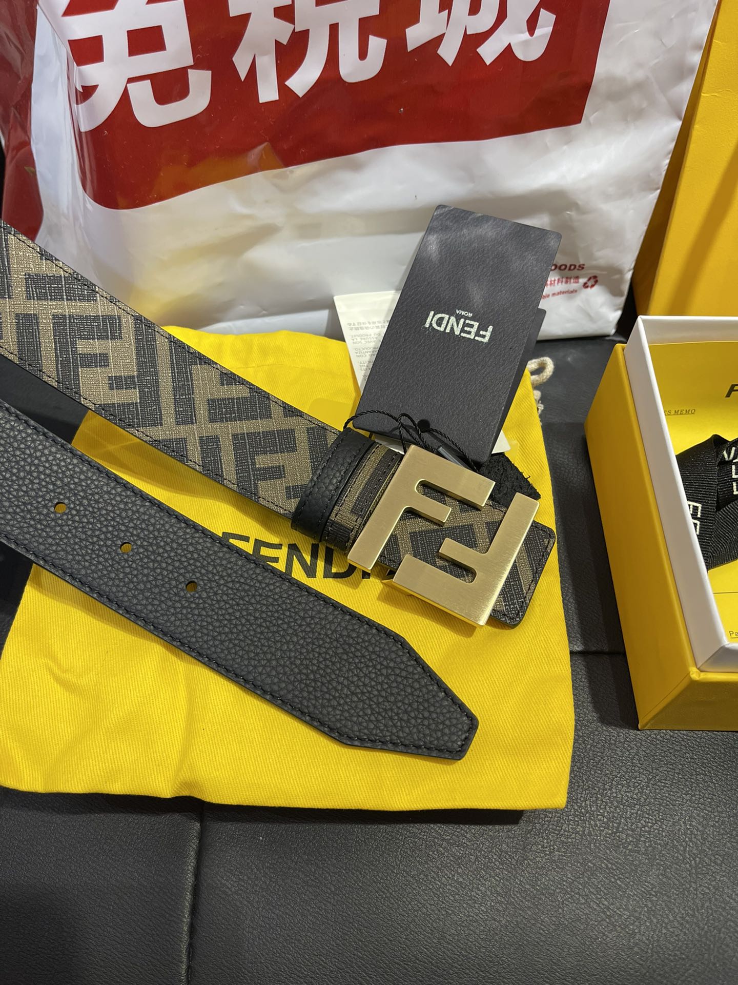 Fendi 礼盒 芬迪 FENDI 亮面双F标志 意大利进口小牛荔枝皮 BAGUETTE系列 𝟑.𝟓𝐜𝐦宽度