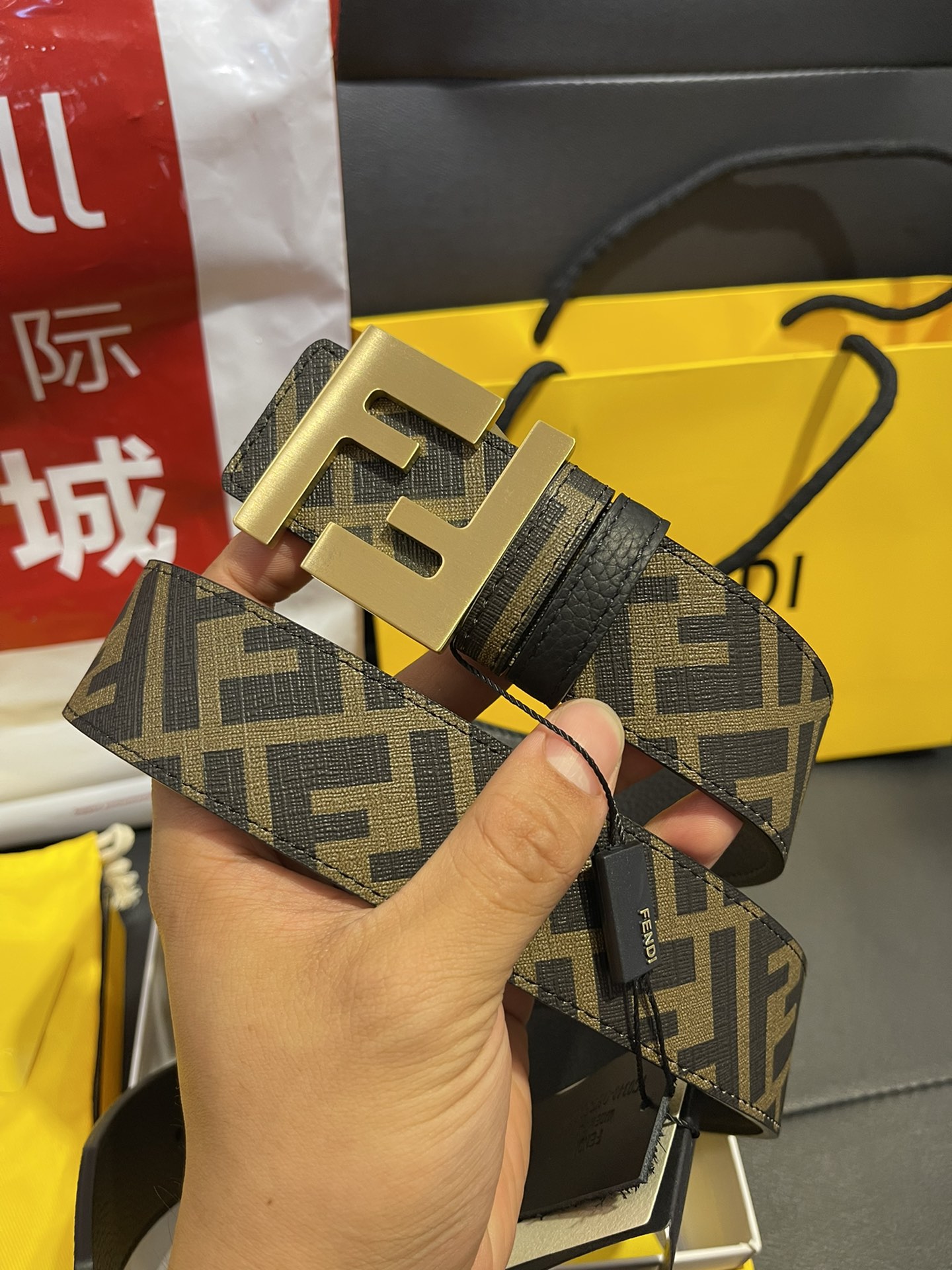 Fendi 礼盒 芬迪 FENDI 亮面双F标志 意大利进口小牛荔枝皮 BAGUETTE系列 𝟑.𝟓𝐜𝐦宽度