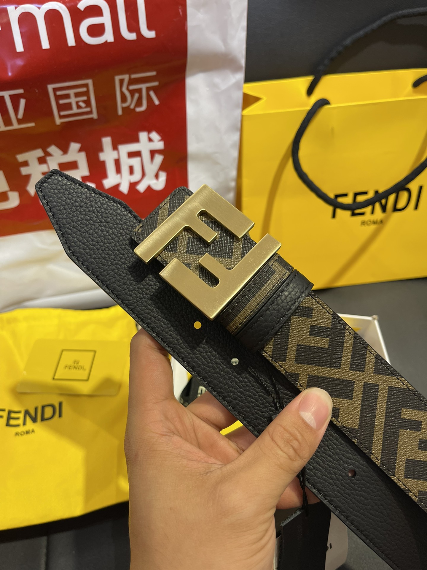 Fendi 礼盒 芬迪 FENDI 亮面双F标志 意大利进口小牛荔枝皮 BAGUETTE系列 𝟑.𝟓𝐜𝐦宽度