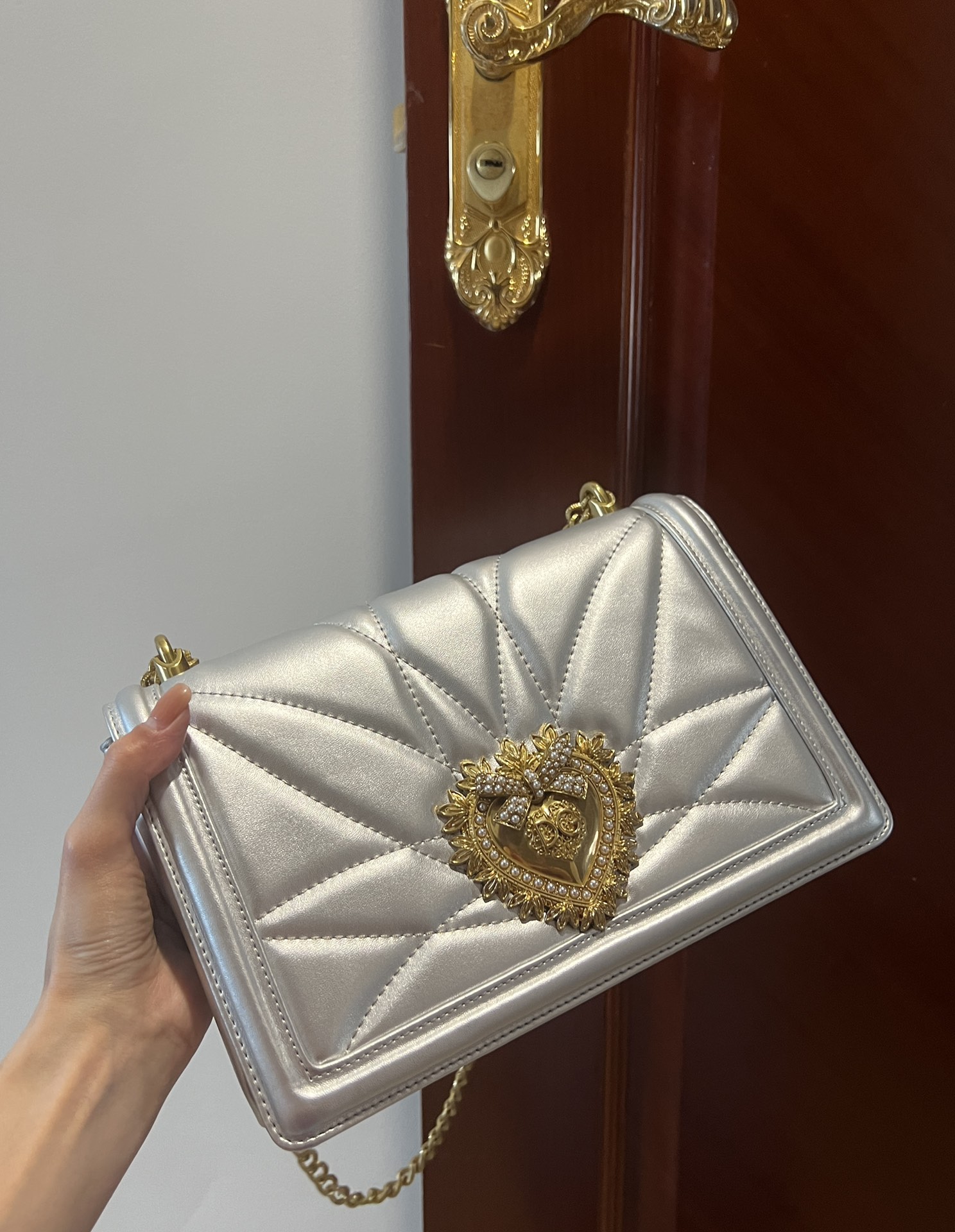 Top original order Dolce & Gabbana
Delicately handmade 👏🏻 Equipped with original hardware 🙅 The top of the bag is handmade with oil edges 👍🏻 The favorite of many celebrities photo 2