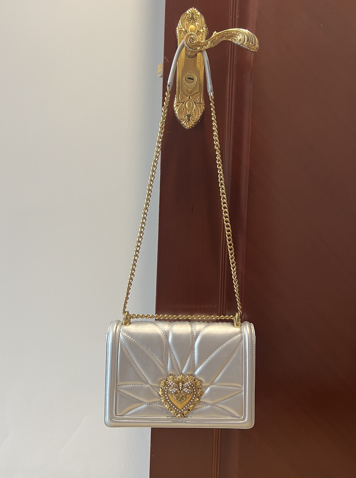 Top original order Dolce & Gabbana
Delicately handmade 👏🏻 Equipped with original hardware 🙅 The top of the bag is handmade with oil edges 👍🏻 The favorite of many celebrities photo 3