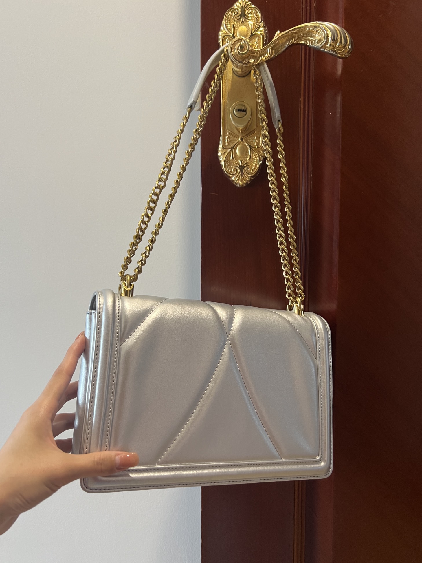 Top original order Dolce & Gabbana
Delicately handmade 👏🏻 Equipped with original hardware 🙅 The top of the bag is handmade with oil edges 👍🏻 The favorite of many celebrities photo 5