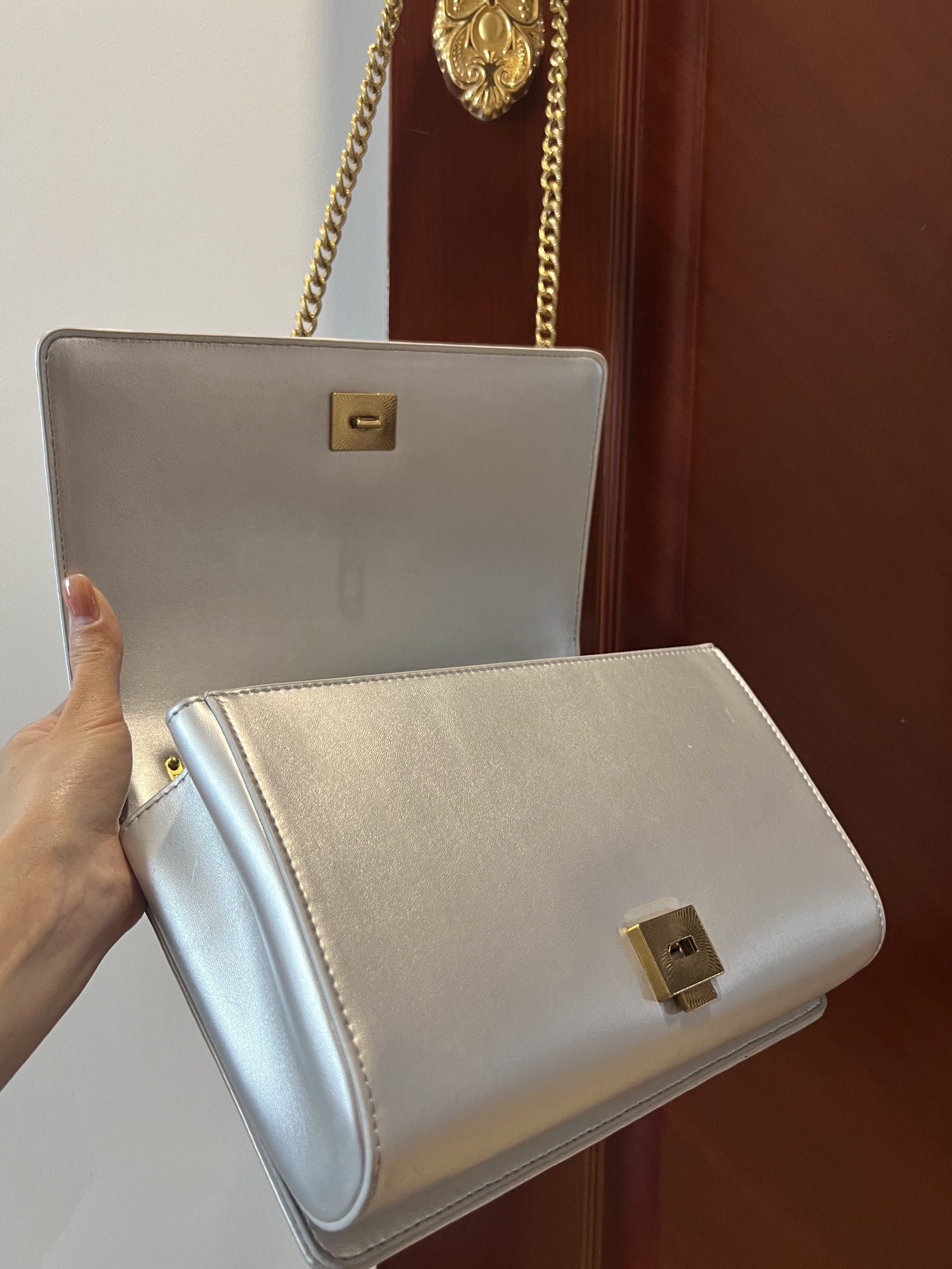 Top original order Dolce & Gabbana
Delicately handmade 👏🏻 Equipped with original hardware 🙅 The top of the bag is handmade with oil edges 👍🏻 The favorite of many celebrities photo 6