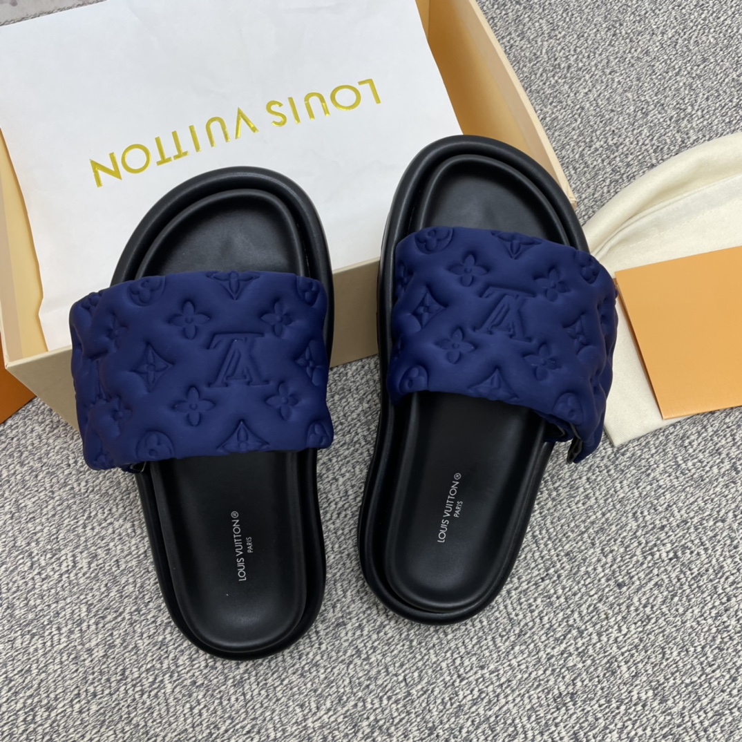 LV/路易威登    采用高频压印技术重译Monogram图案男女同款凉鞋