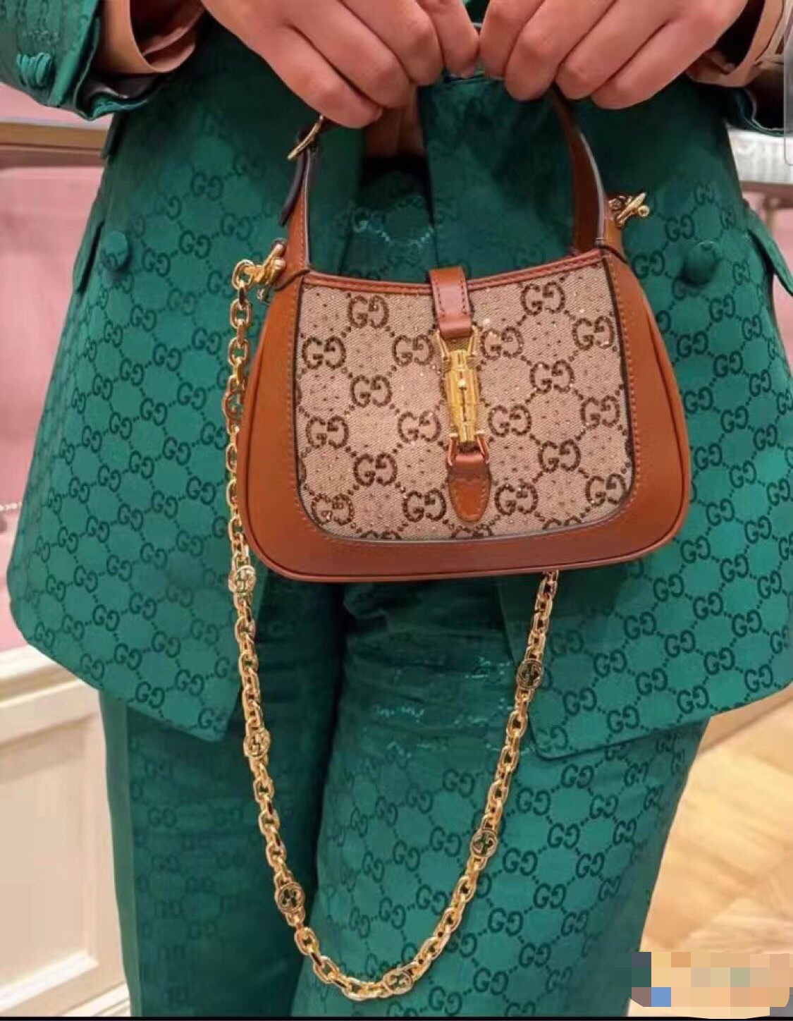 Gucci 675799 chain terms