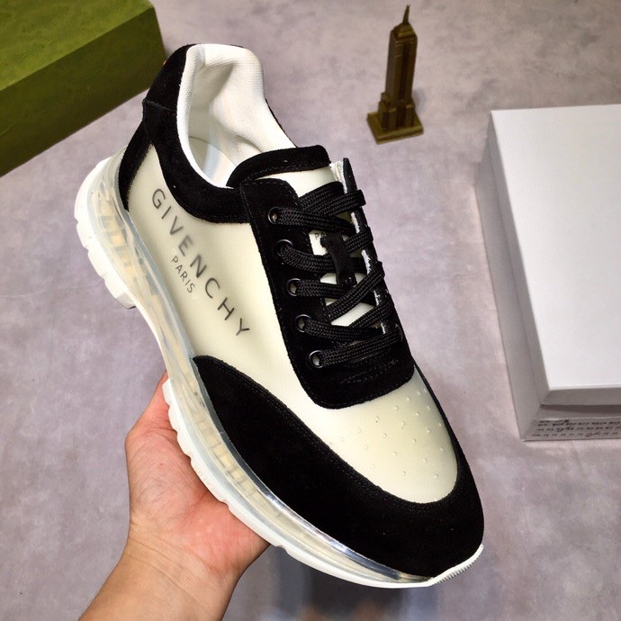 J5 🔝 纪梵希 Givenchy 🇬🇧2021💯 专柜同步 人手一双 不容错过 ⚠️专柜买版 完全1:1 开模定制✨😎顶级版本🔍 原版展示提供对比 让大货做到和原版0⃣️区别实物和图片来见证1⃣️面料：原版头层牛皮 2⃣️内里：原版弹力布配牛皮内里 干爽 舒适3⃣️鞋底：正品独家私模⚠️气垫大底