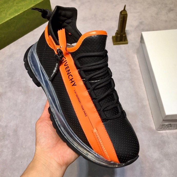 J5 🔝 纪梵希 Givenchy 🇬🇧2021💯 专柜同步 人手一双 不容错过 ⚠️专柜买版 完全1:1 开模定制✨😎顶级版本🔍 原版展示提供对比 让大货做到和原版0⃣️区别实物和图片来见证1⃣️面料：原版头层牛皮 2⃣️内里：原版弹力布配牛皮内里 干爽 舒适3⃣️鞋底：正品独家私模⚠️气垫大底