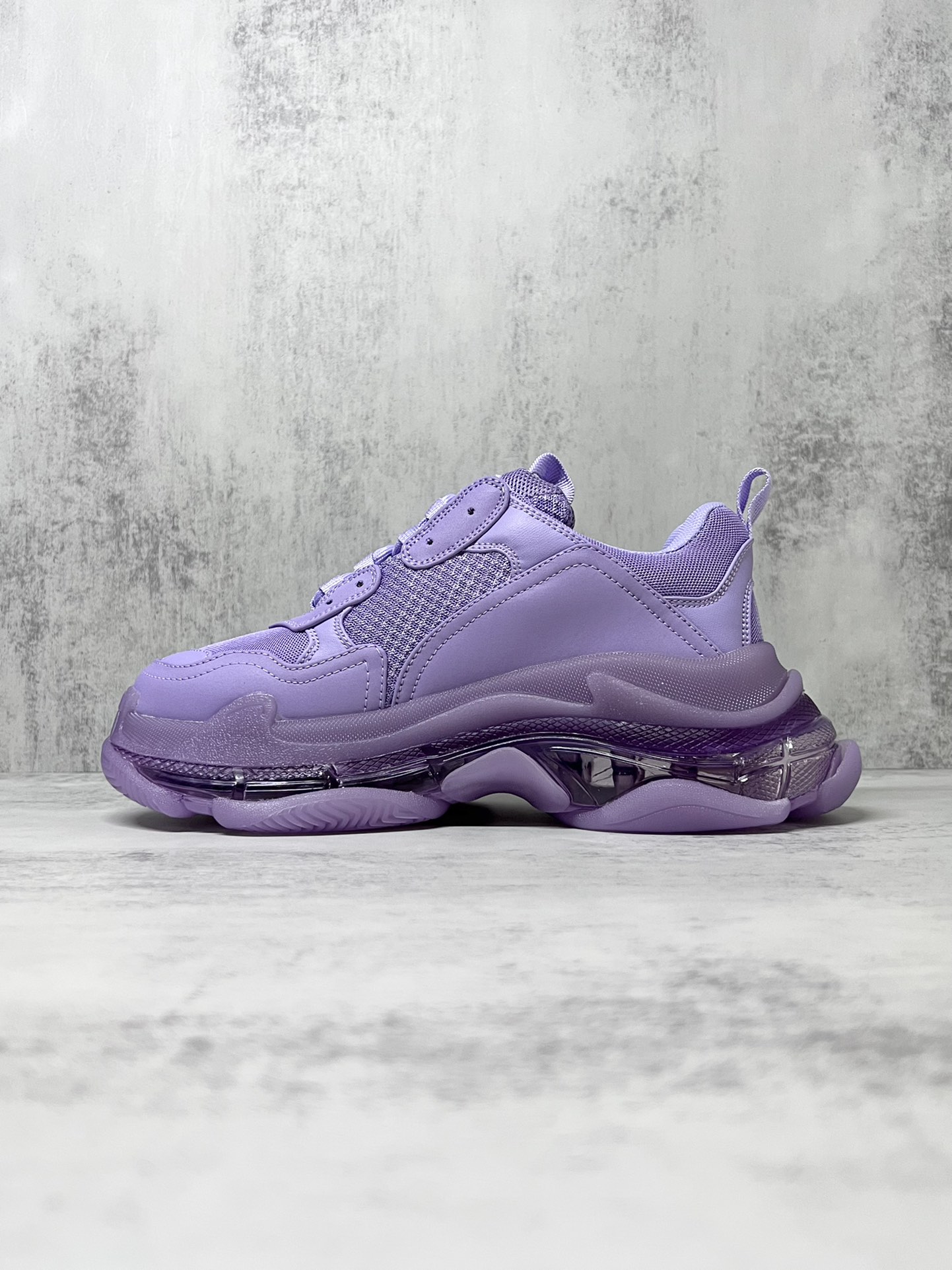 💰360
巴黎世家气垫底复古跑鞋 Balenciaga TriPle S 原鞋购入 可直观对比正品
材料：原厂数据打造私模原档案开发 气垫TPU组合软底 釆购原厂进口头层皮 进口机电绣正确字体 侧边TPU透气孔匹配原版  “Balenciaga”大底LOGO立体感十足
尺码：36 37 38 39 40