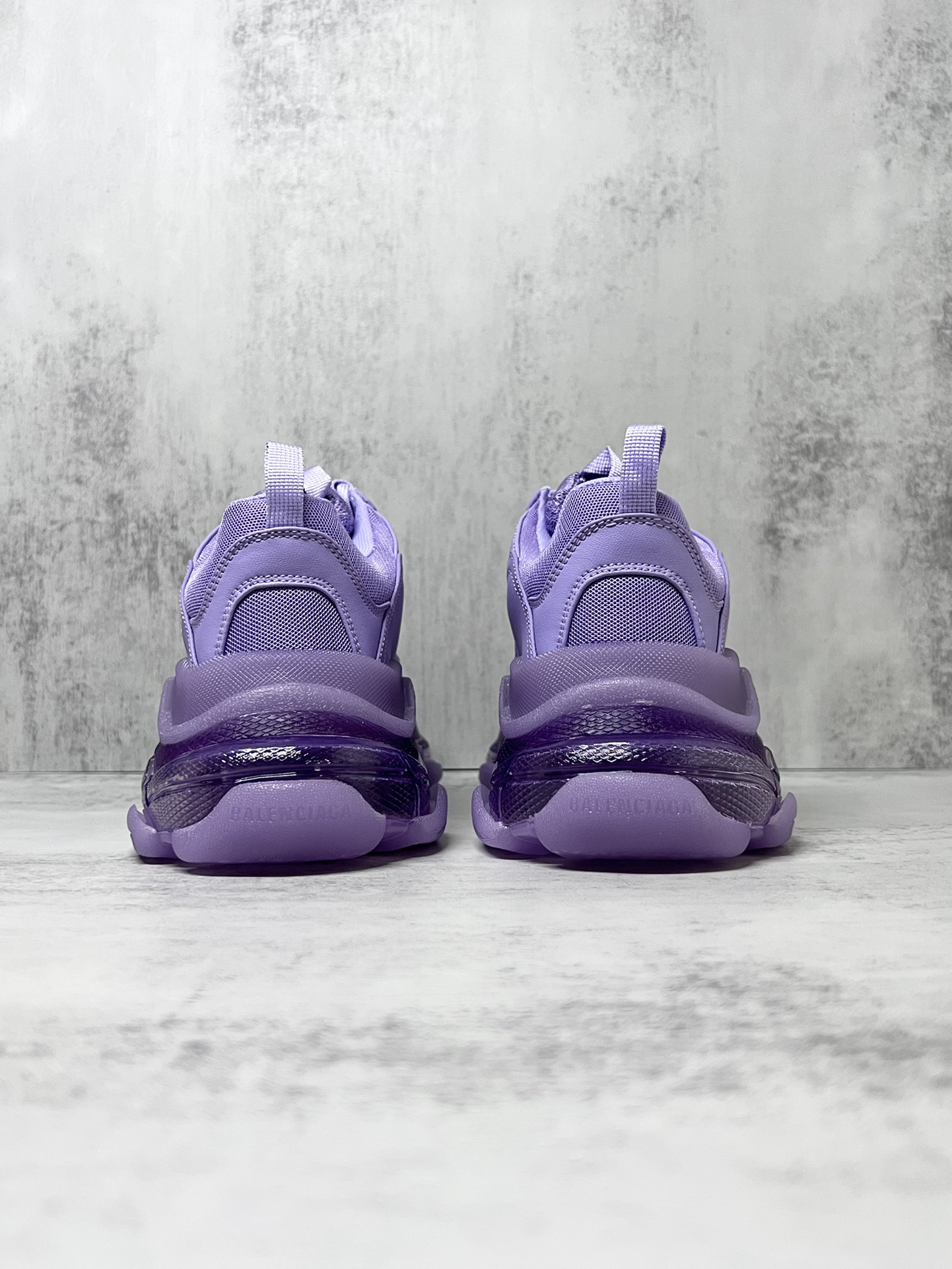 💰360
巴黎世家气垫底复古跑鞋 Balenciaga TriPle S 原鞋购入 可直观对比正品
材料：原厂数据打造私模原档案开发 气垫TPU组合软底 釆购原厂进口头层皮 进口机电绣正确字体 侧边TPU透气孔匹配原版  “Balenciaga”大底LOGO立体感十足
尺码：36 37 38 39 40