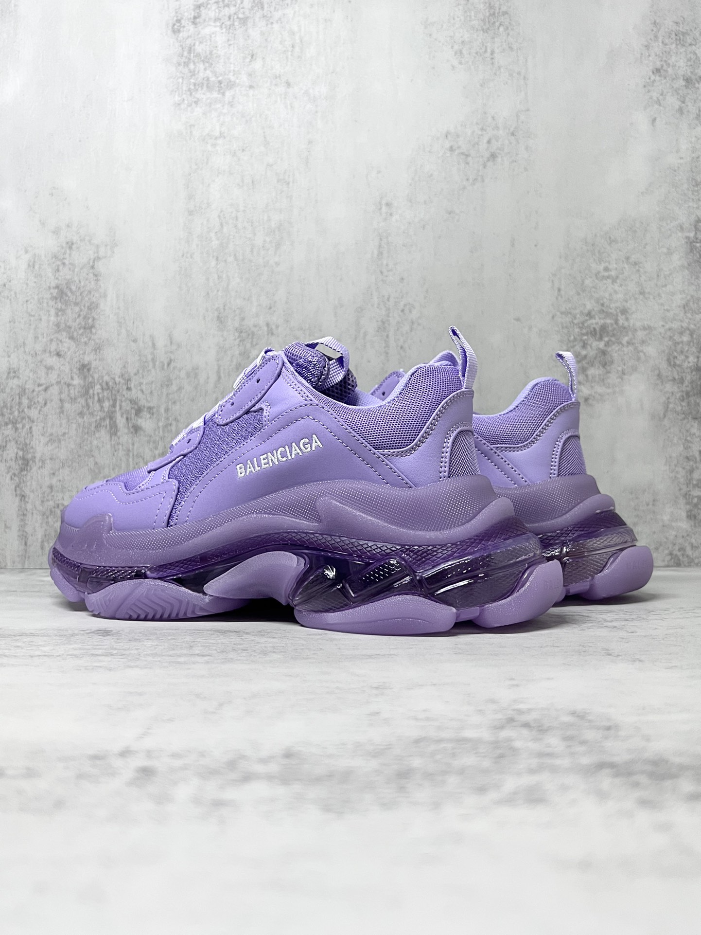 💰360
巴黎世家气垫底复古跑鞋 Balenciaga TriPle S 原鞋购入 可直观对比正品
材料：原厂数据打造私模原档案开发 气垫TPU组合软底 釆购原厂进口头层皮 进口机电绣正确字体 侧边TPU透气孔匹配原版  “Balenciaga”大底LOGO立体感十足
尺码：36 37 38 39 40