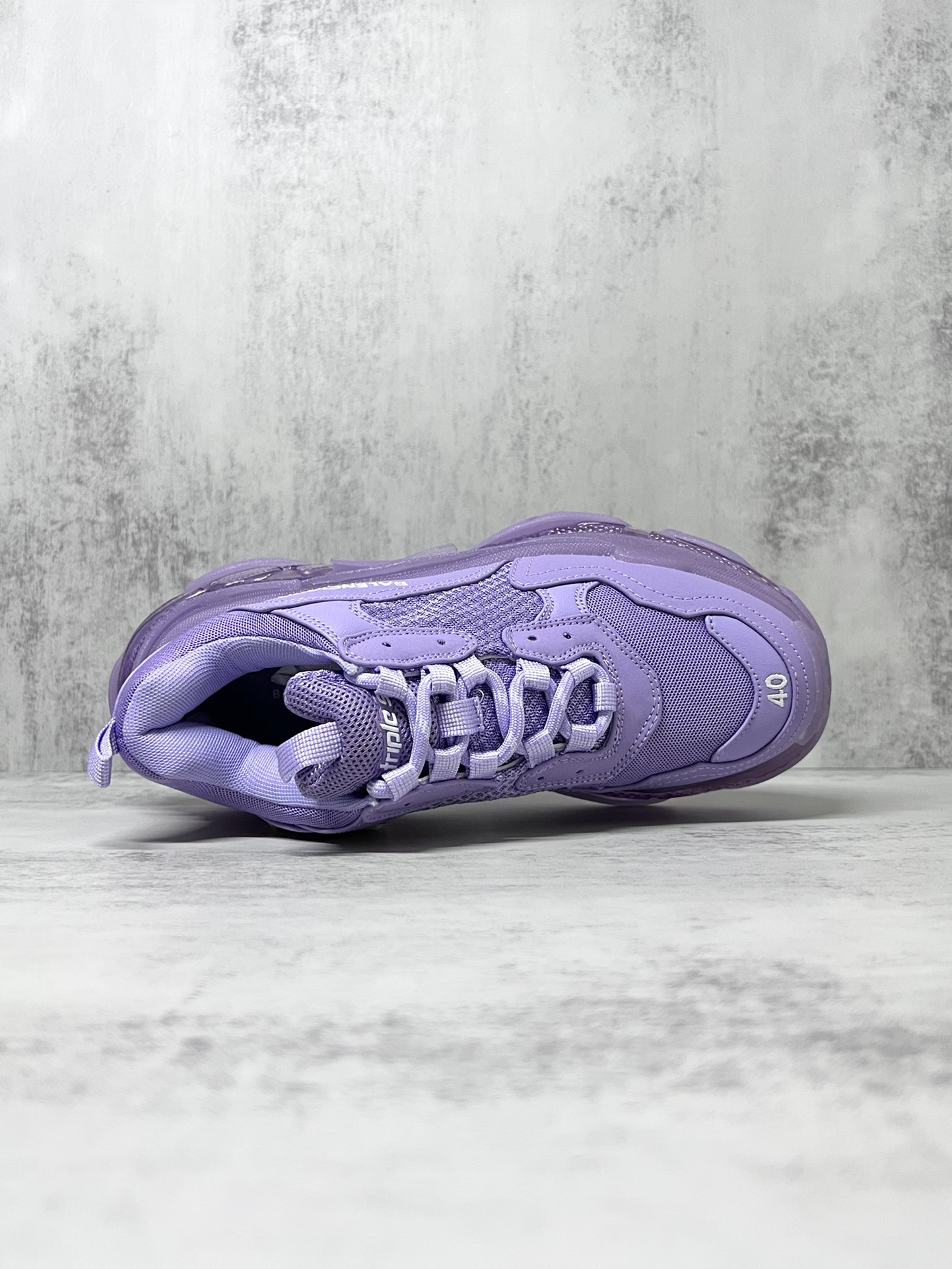 💰360
巴黎世家气垫底复古跑鞋 Balenciaga TriPle S 原鞋购入 可直观对比正品
材料：原厂数据打造私模原档案开发 气垫TPU组合软底 釆购原厂进口头层皮 进口机电绣正确字体 侧边TPU透气孔匹配原版  “Balenciaga”大底LOGO立体感十足
尺码：36 37 38 39 40