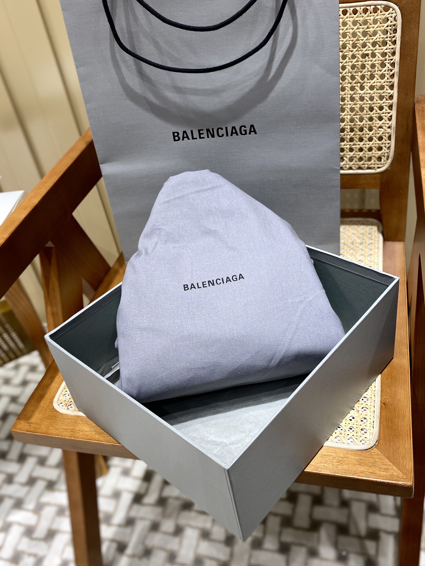 Balenciaga Hourglass S 23CM 平纹纹沙漏包 593546黑色/金扣