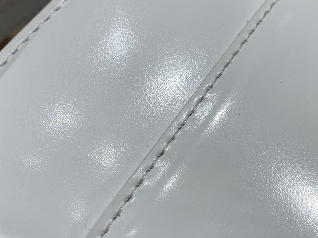 Balenciaga Hourglass S 23CM 平纹纹沙漏包 593546奶白色/白扣