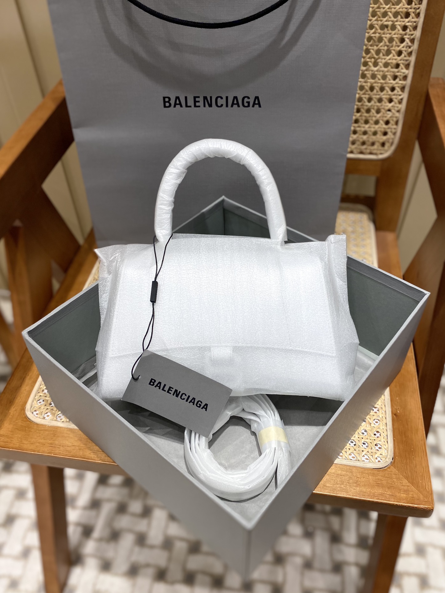 Balenciaga Hourglass S 23CM 平纹纹沙漏包 593546奶白色/白扣
