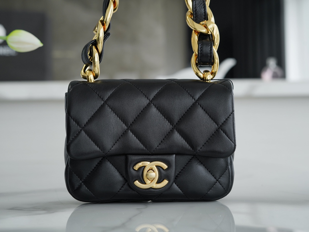 Chanel Classic Flap Bag Designer
 Crossbody & Shoulder Bags Black Lambskin Sheepskin Spring/Summer Collection Vintage Chains