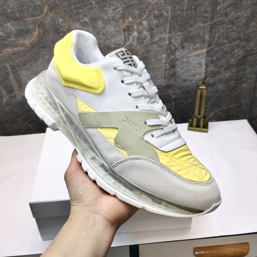 K0 🔝 纪梵希 Givenchy 🇬🇧2022💯 专柜同步 人手一双 不容错过 ⚠️专柜买版 完全1:1 开模定制✨😎顶级版本🔍 原版展示提供对比 让大货做到和原版0⃣️区别实物和图片来见证1⃣️面料：原版头层牛皮 2⃣️内里：原版弹力布配牛皮内里 干爽 舒适3⃣️鞋底：正品独家私模⚠️气垫大底