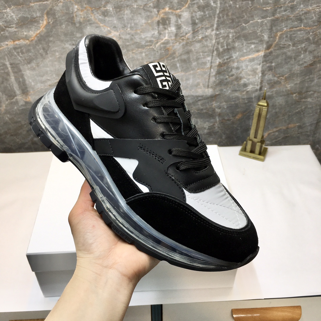 K0 🔝 纪梵希 Givenchy 🇬🇧2022💯 专柜同步 人手一双 不容错过 ⚠️专柜买版 完全1:1 开模定制✨😎顶级版本🔍 原版展示提供对比 让大货做到和原版0⃣️区别实物和图片来见证1⃣️面料：原版头层牛皮 2⃣️内里：原版弹力布配牛皮内里 干爽 舒适3⃣️鞋底：正品独家私模⚠️气垫大底