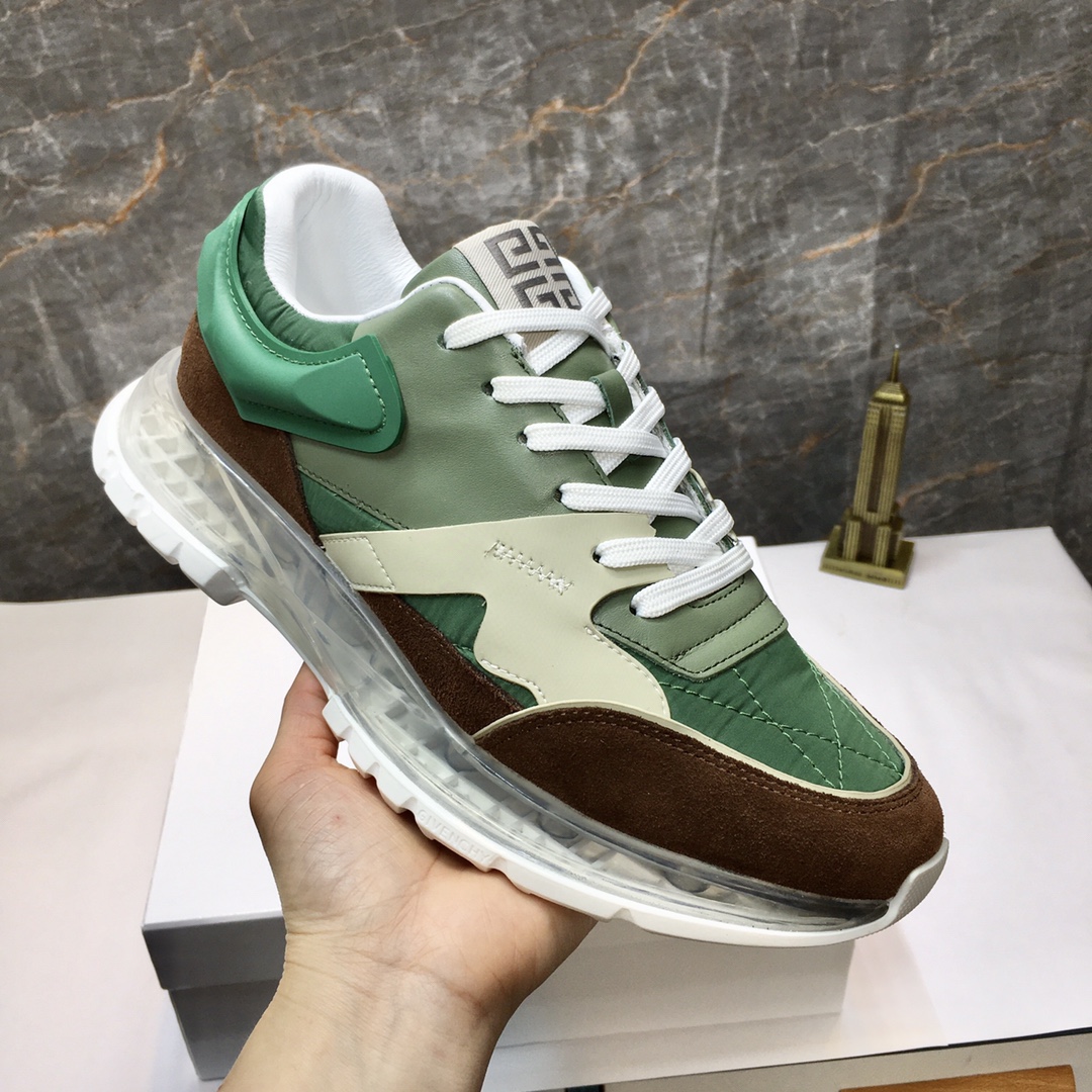 K0 🔝 纪梵希 Givenchy 🇬🇧2022💯 专柜同步 人手一双 不容错过 ⚠️专柜买版 完全1:1 开模定制✨😎顶级版本🔍 原版展示提供对比 让大货做到和原版0⃣️区别实物和图片来见证1⃣️面料：原版头层牛皮 2⃣️内里：原版弹力布配牛皮内里 干爽 舒适3⃣️鞋底：正品独家私模⚠️气垫大底