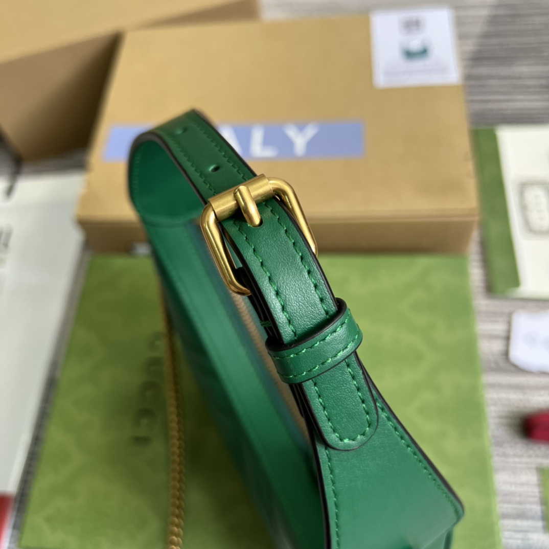 配全套专柜绿色包装这款迷你手袋采用新