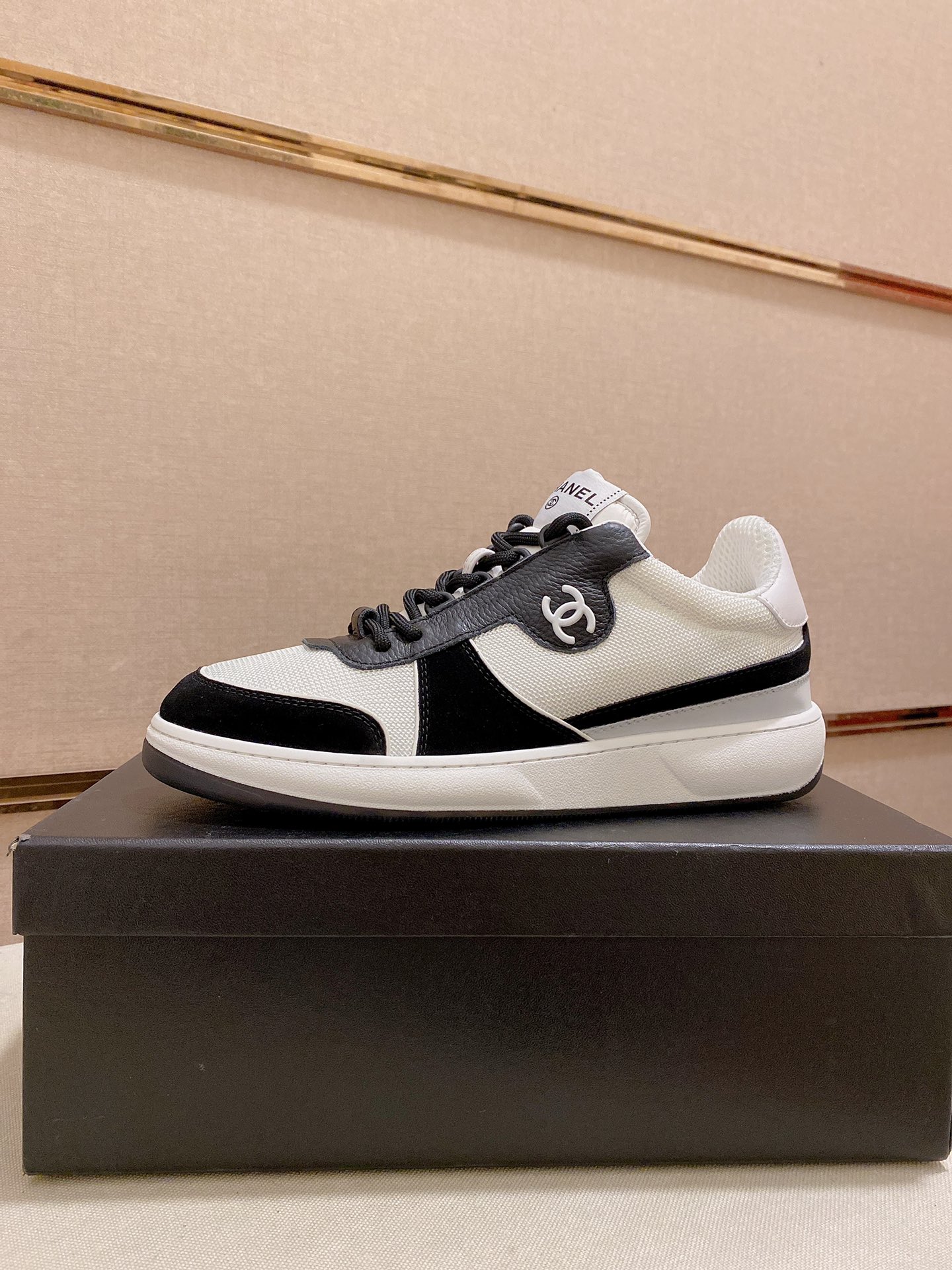 J5    Chanel   香奈儿.22ss爆款拼色运动鞋休闲板鞋 .情侣热卖💑专柜同步 小红书力推款🔥拼色配色非常nice面料：原版定制牛皮拼接透气网面原版开模Tpu大底专柜精品包装全套包装.🎁