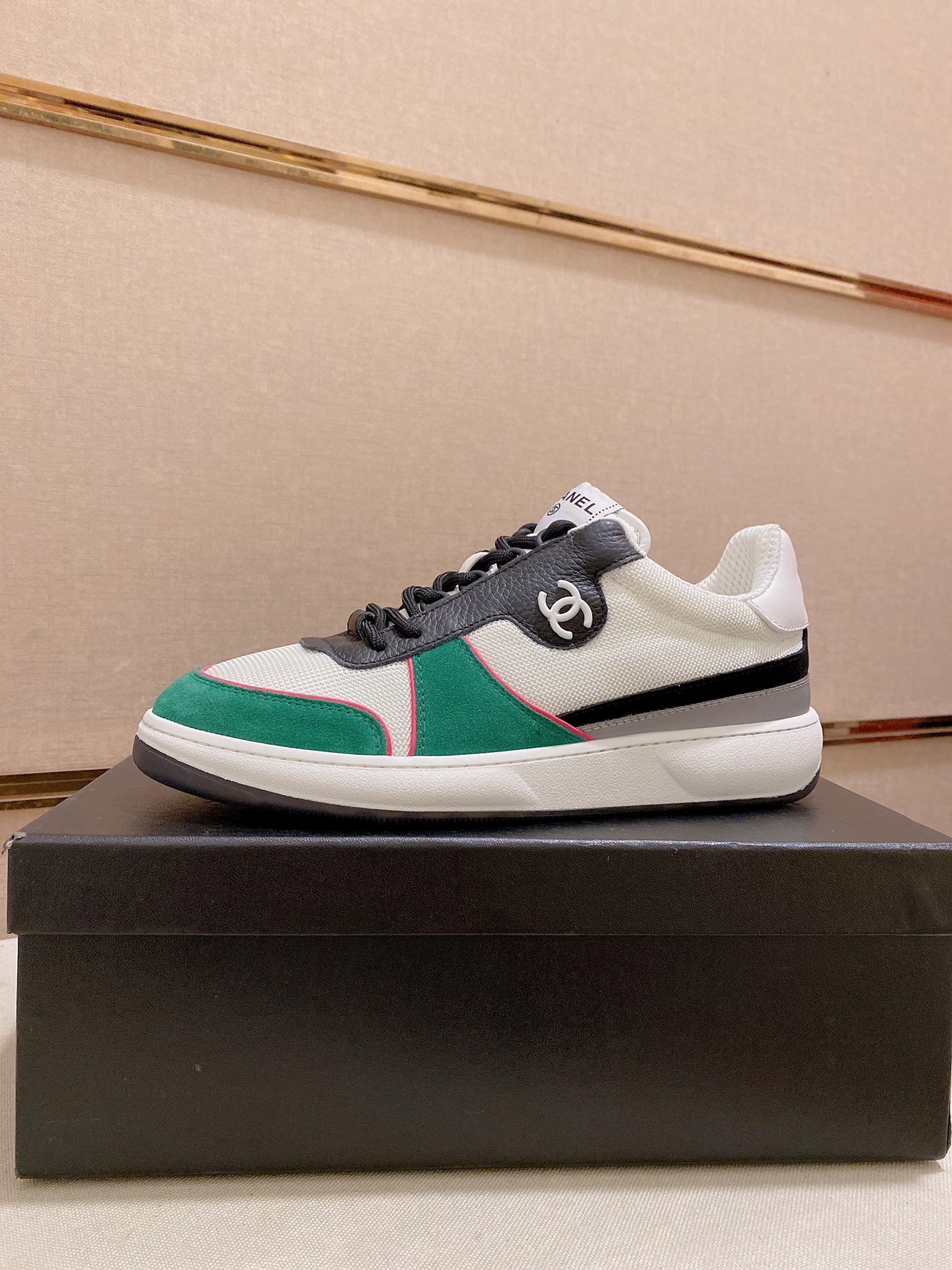 J5    Chanel   香奈儿.22ss爆款拼色运动鞋休闲板鞋 .情侣热卖💑专柜同步 小红书力推款🔥拼色配色非常nice面料：原版定制牛皮拼接透气网面原版开模Tpu大底专柜精品包装全套包装.🎁