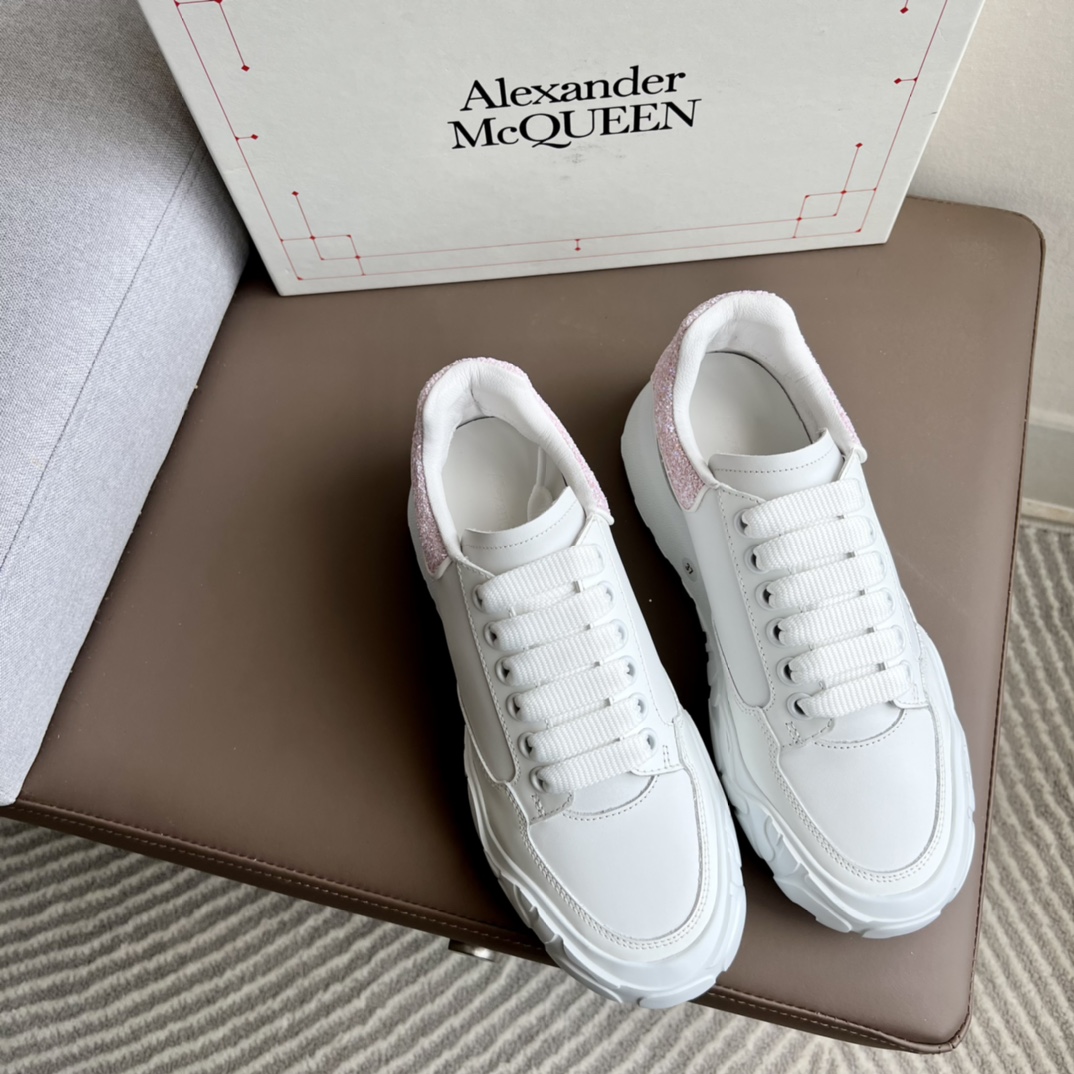 Alexander McQueen Zapatos Zapatillas de monopatín Zapatillas deportivas Calzado informal Rosas Blanco Mujeres Hombres Cuero de vaca Piel oveja Seda Colección primavera – verano Casual