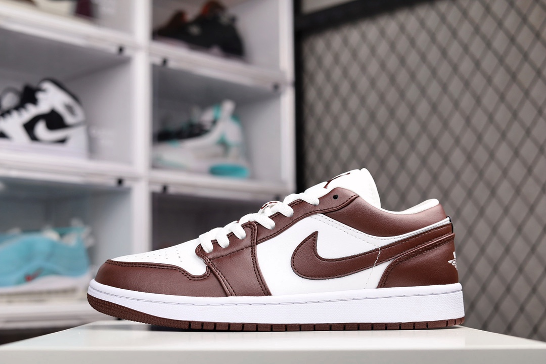 H0 Air Jordan AJ1 Low 低帮 蓝黑 原厂皮料 原厂内置全掌气垫 A模大底 鞋舌AJ原厂专用牛津布+AJ专用反口珍珠布+原厂无杂质高弹内里海棉 特殊封边弹力鞋带 原鞋开模 拒绝公底 购置公司同步原材料 都有细节还原95%全网最高版本 原汁原味 忠于原版885RC