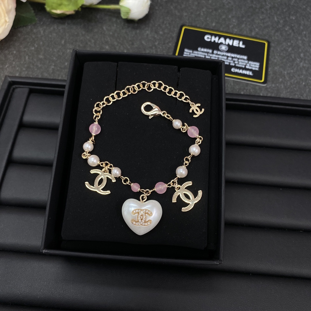 NO:102279,Bracelet, Xiaoxiang hot style, white peach heart double c pink bead inlaid bracelet earrings, Chanel bracelet, chanel, earrings, bracelet19860909手链 小香爆款 白桃心双c粉珠镶嵌手链耳环,香奈儿手链,chanel,earrings,bracelet,Jewelry