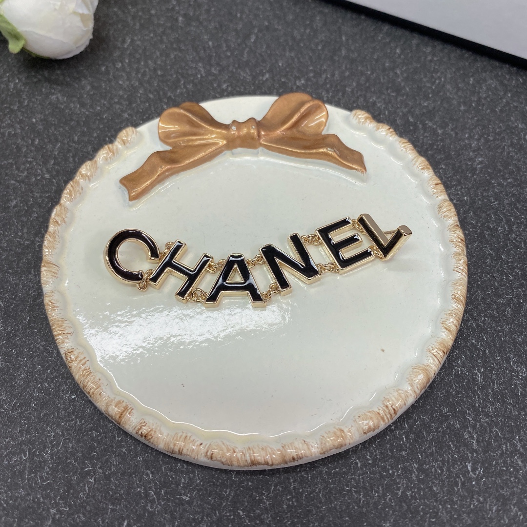Chanel - Brooch