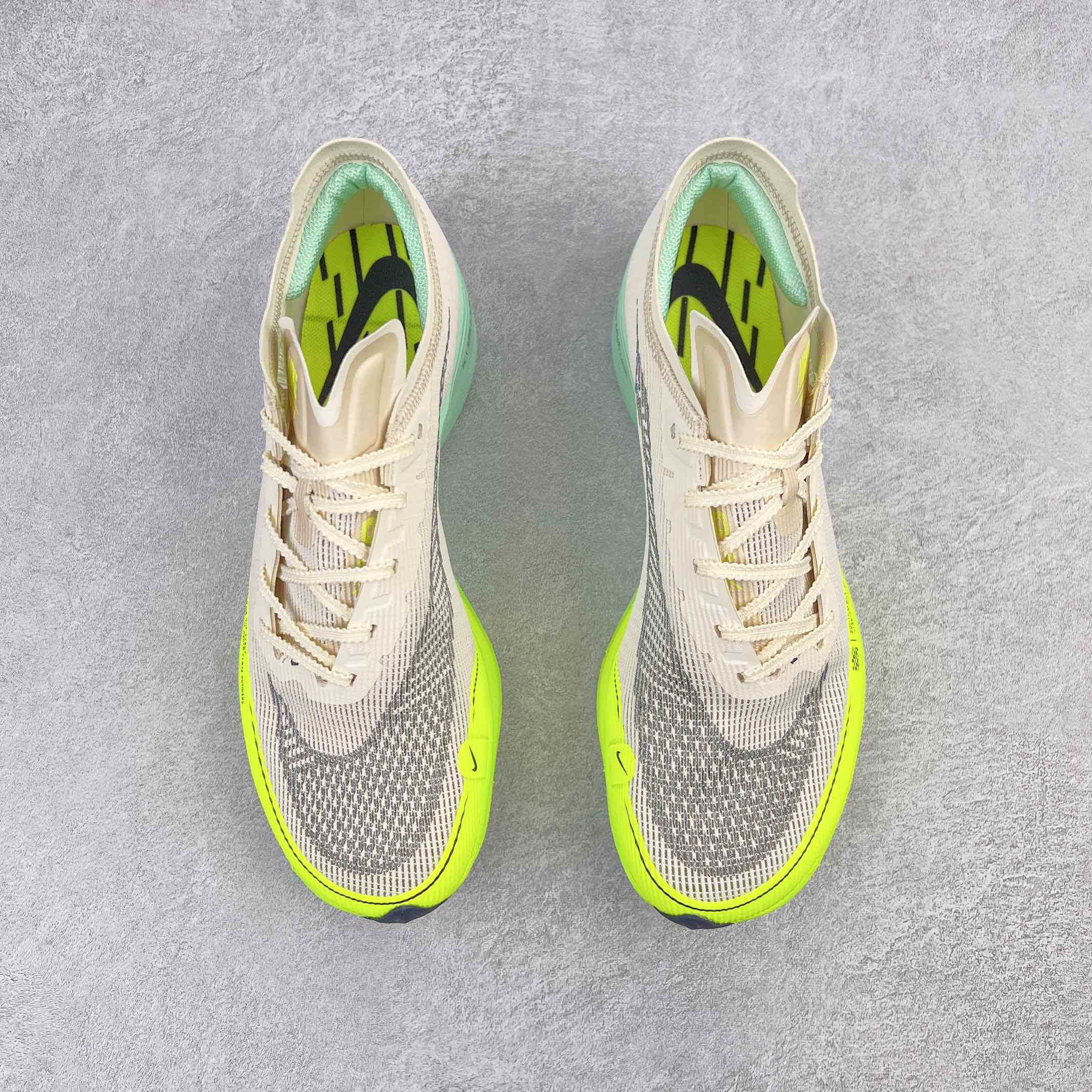 图片[2]-＃纯原福利 NK ZoomX Vaporfly Next% 马拉松一代跑鞋 鞋面使用了全新 Vaporweave 科技 这种类似蝉翼的材质相比 Flyknit 更加轻薄透气 非对称的鞋带系统和泡棉护垫的加入令舒适度更高 鞋头辅以超大的 Swoosh 点缀 再配上流线型外观设计 时尚感十足 尺码：36 36.5 37.5 38 38.5 39 40 40.5 41 42 42.5 43 44 44.5 45-选品中心