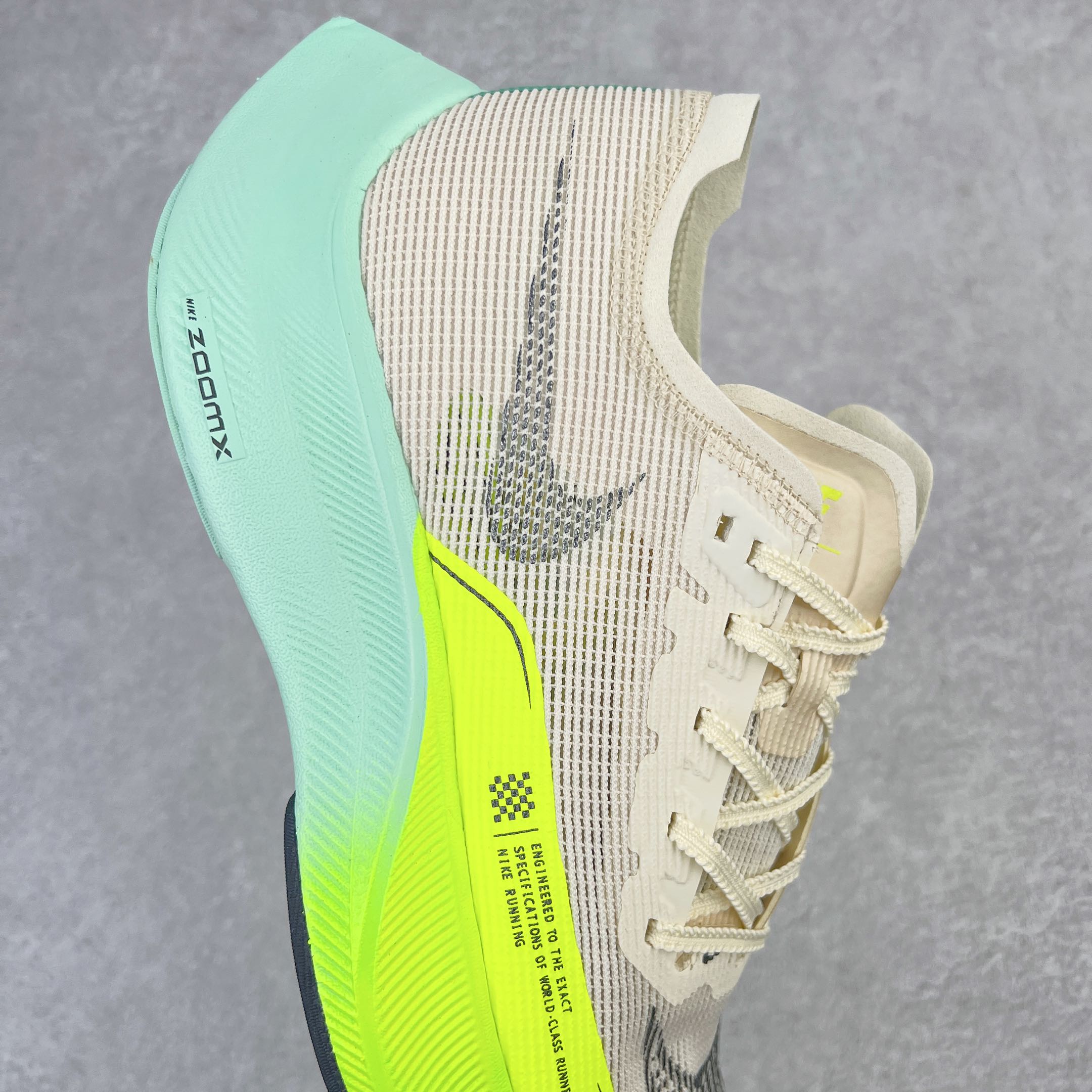 图片[6]-＃纯原福利 NK ZoomX Vaporfly Next% 马拉松一代跑鞋 鞋面使用了全新 Vaporweave 科技 这种类似蝉翼的材质相比 Flyknit 更加轻薄透气 非对称的鞋带系统和泡棉护垫的加入令舒适度更高 鞋头辅以超大的 Swoosh 点缀 再配上流线型外观设计 时尚感十足 尺码：36 36.5 37.5 38 38.5 39 40 40.5 41 42 42.5 43 44 44.5 45-选品中心