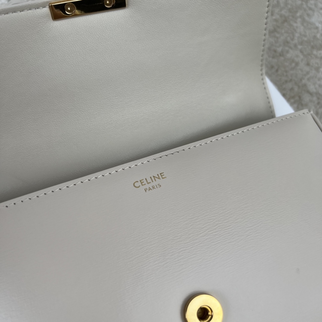 TRIOMPHE 亮泽牛皮革链条肩背包，尺寸20.5x10.5x4 cm ，牛皮革，羊皮衬里，肩背编码