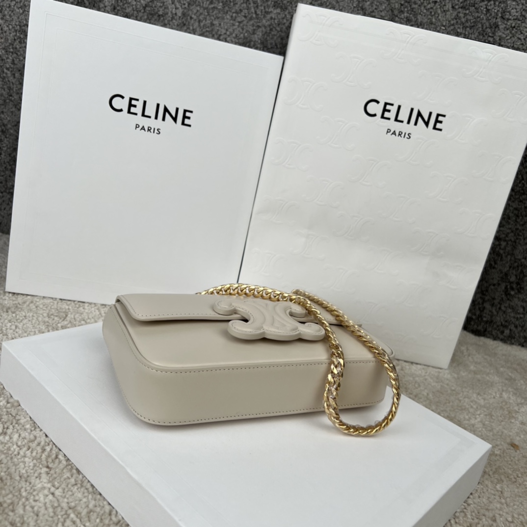 TRIOMPHE 亮泽牛皮革链条肩背包，尺寸20.5x10.5x4 cm ，牛皮革，羊皮衬里，肩背编码