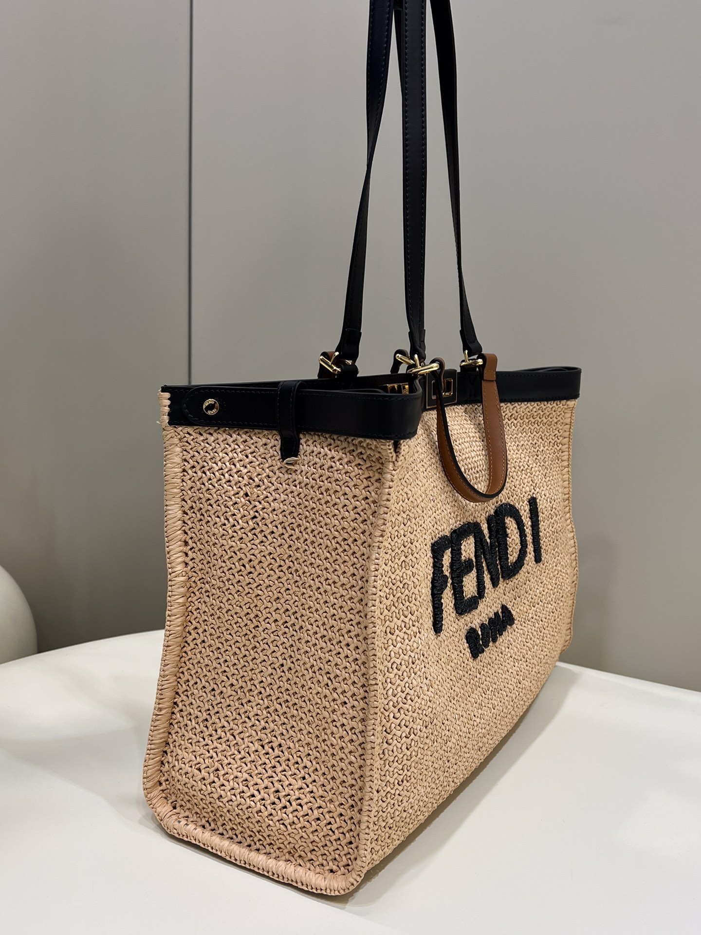 FENDI芬迪PeekabooX-Tote拉菲草购物袋60017