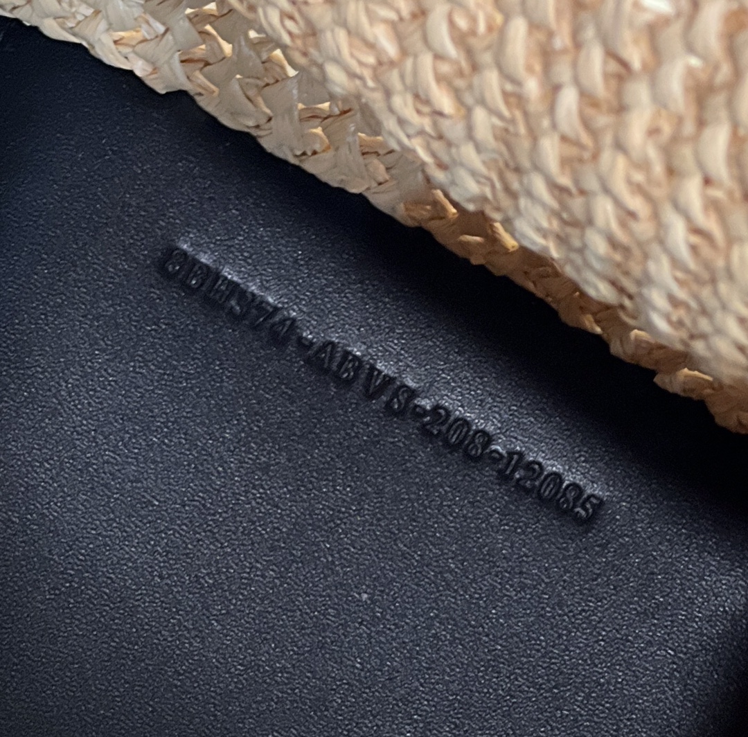 FENDI芬迪PeekabooX-Tote拉菲草购物袋60017