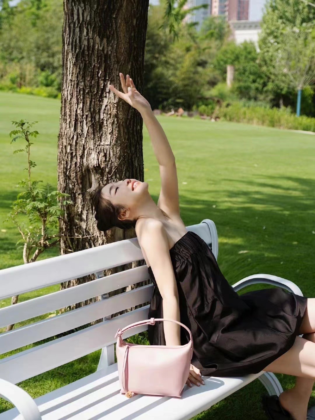 LOEWE罗意威 520情人节限定款 cubi全皮饭盒包 0559粉