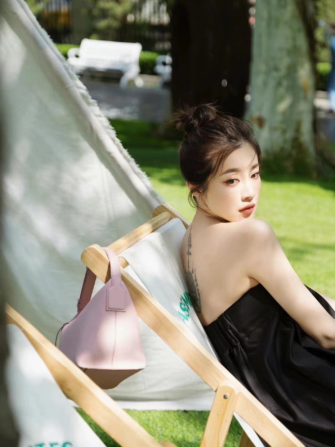 LOEWE罗意威 520情人节限定款 cubi全皮饭盒包 0559粉