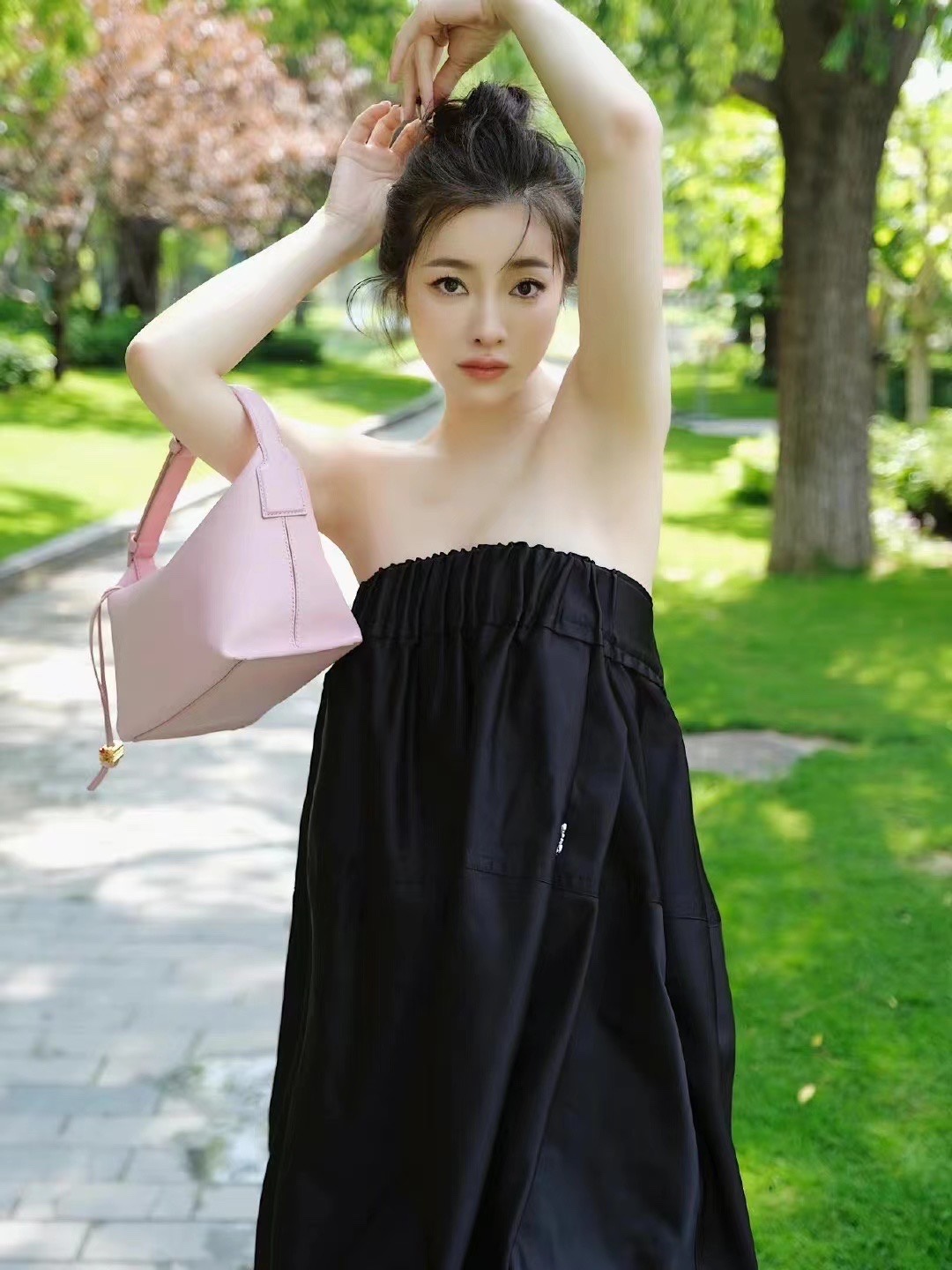 LOEWE罗意威 520情人节限定款 cubi全皮饭盒包 0559粉