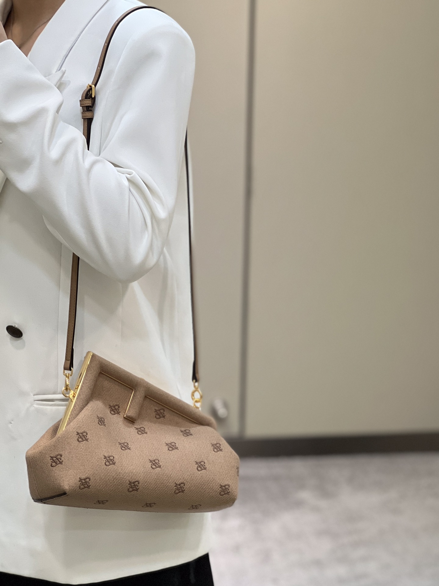 Fendi Upper body picture80031