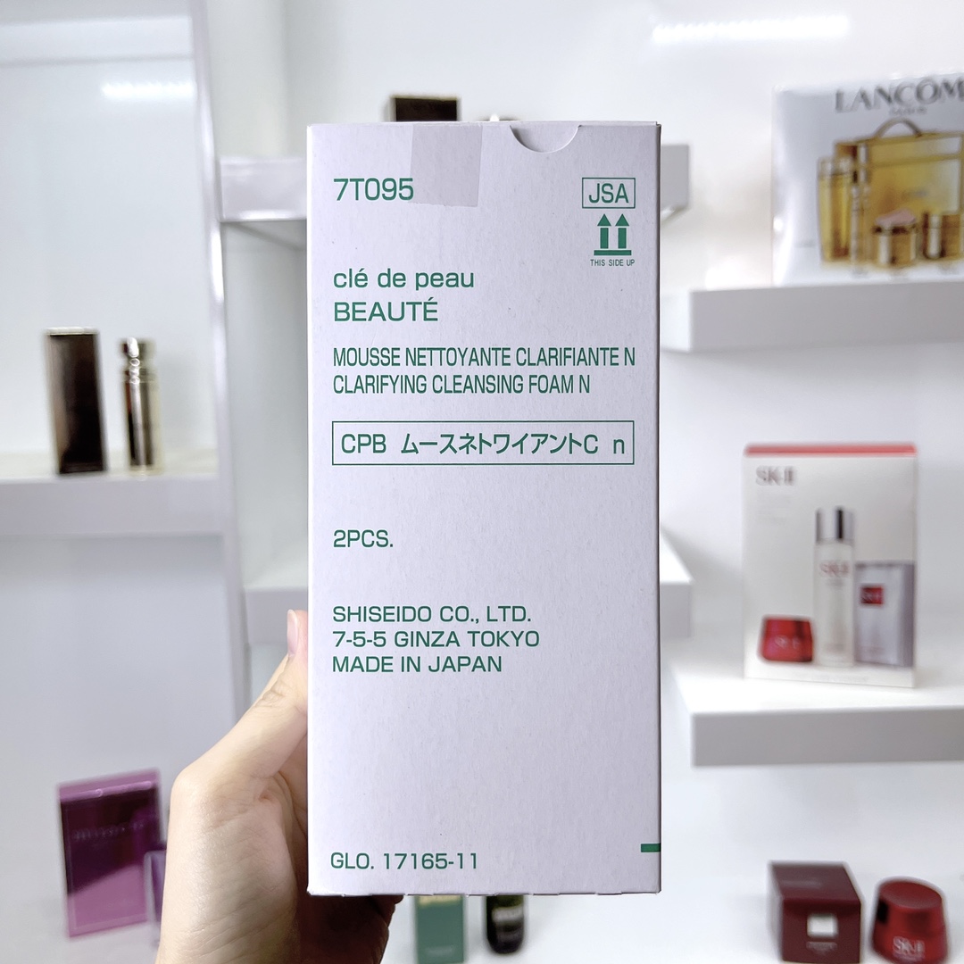 Clé de Peau Beauté Clarifying Cleansing Foam N - Gentle Exfoliating Face Wash