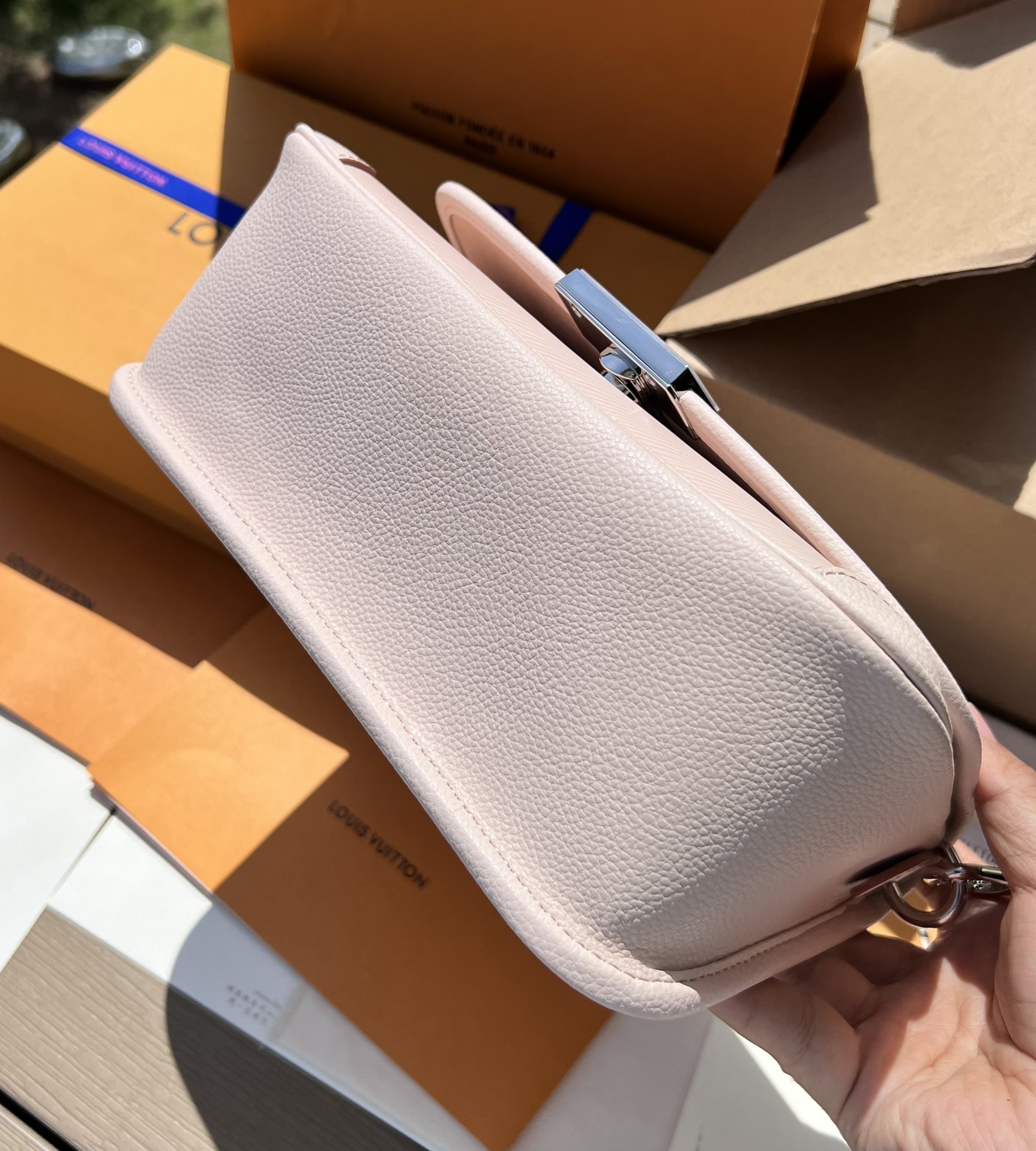 非市场普通货 进口皮料半钢五金m59460尺寸:24.5×15.5×9cmLV海外渠道资源特供水波纹法棍