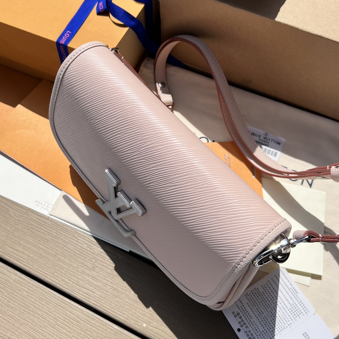 非市场普通货 进口皮料半钢五金m59460尺寸:24.5×15.5×9cmLV海外渠道资源特供水波纹法棍