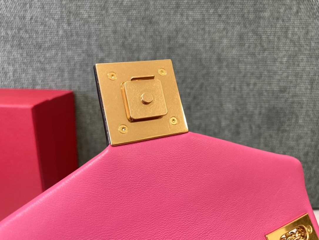 Valentino华伦天奴链条羊皮豆腐包1215