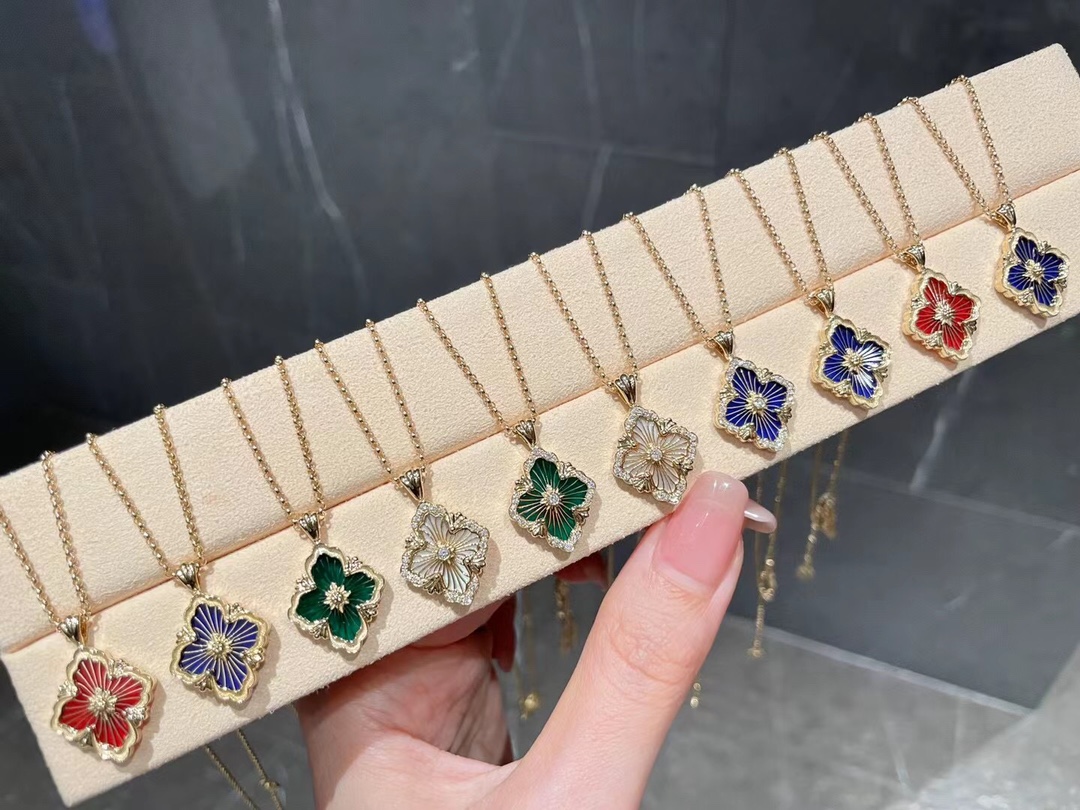 NO:100951,There is no artist who does not love his own muse. There is a kind of beauty in this world that is full of vitality - Buccellati, Buccellati19860909没有艺术家不爱自己的缪斯 这世上有一种美是充满生命力的 ——布契拉提Buccellati,布契拉,Jewelry