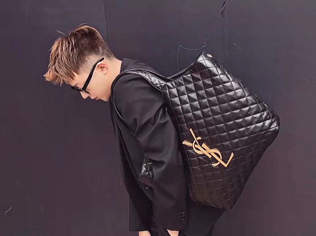 NO:387744,Lightweight structure, rich interior space, easy to accommodate laptops, Saint Laurent, saint laurent19860909轻盈结构,内部空间富裕,可轻松容纳笔记本电脑,圣罗兰,saint laurent,Bag