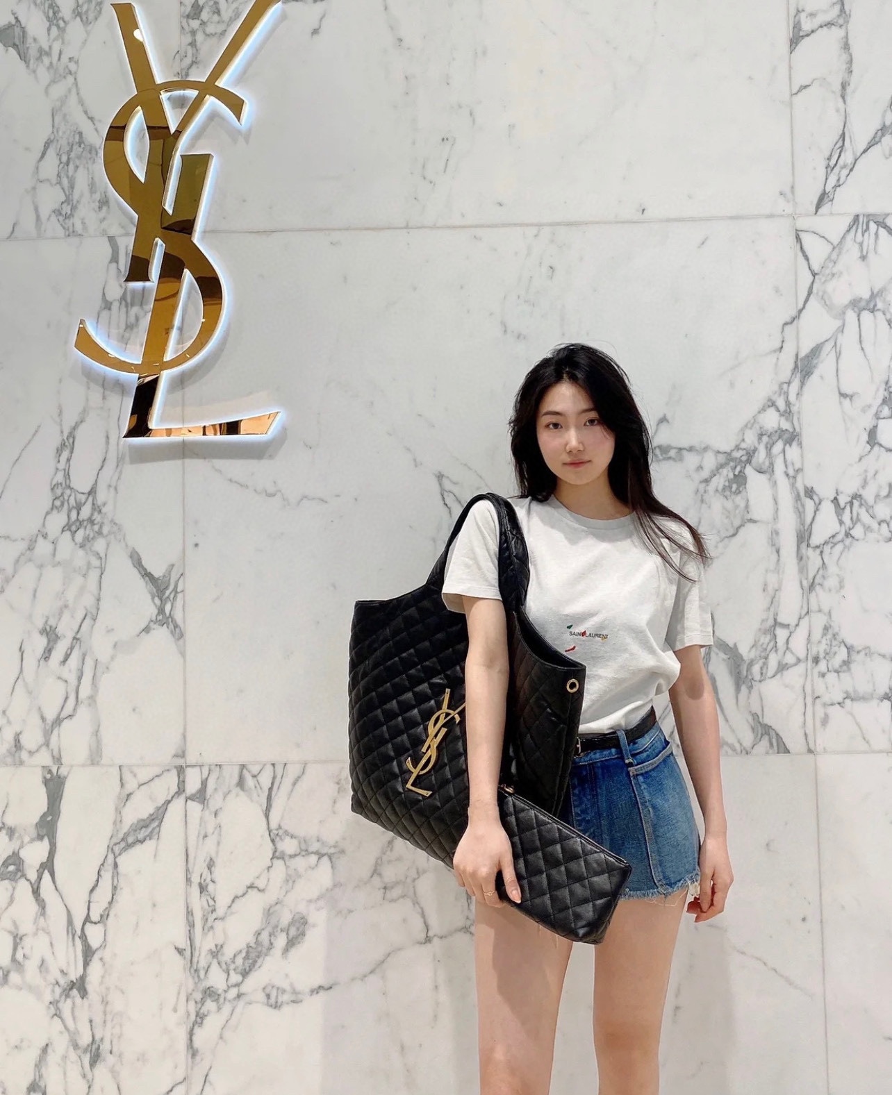 NO:387807,ICARE BAG You can feel 'can hold everything in life' by caring it, Saint Laurent, saint laurent19860909ICARE BAG 背起来就能感受到“能装下生活的一切”,圣罗兰,saint laurent,Bag
