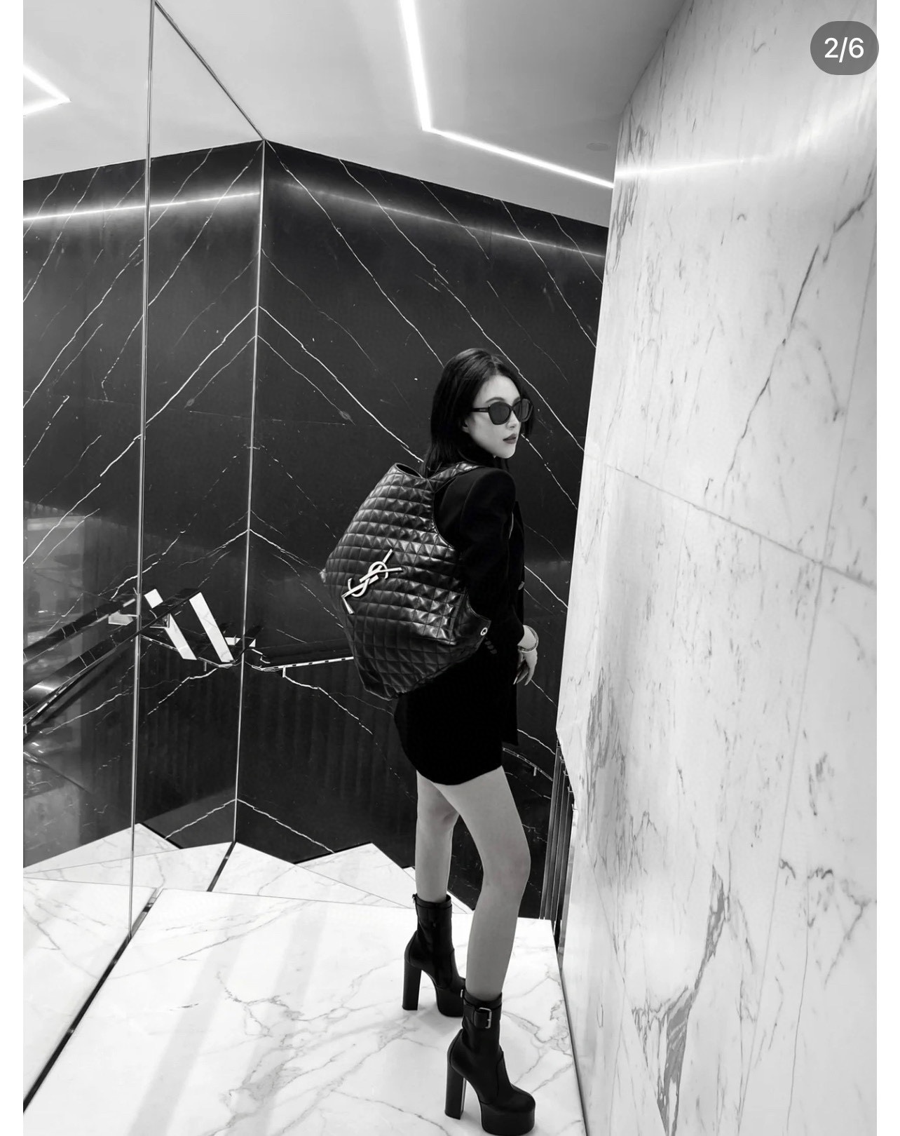 NO:387816,Its high-end & simple design, even with a simple combination, can immediately attract attention, Saint Laurent19860909它的高级&简约设计, 背上它即使一身简单搭配也能立刻吸睛,圣罗兰,saint laurent,Bag