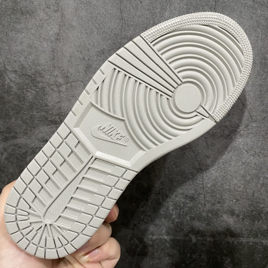 图片[9]-GC(dt)纯原Air Jordan AJ1 Low 低帮 灰红 DC0774-060 市面唯一纯原级别 完美零毛边处理 原厂内置全掌气垫 价格定位良心 几十个配色陆续出 平台专用代工流水线出品 一眼公司既视感 拿到手的一瞬间就与众不同 碾压市面所有版本 认准细节 全部原鞋开发 每一个配色都会采购原鞋确认细节 打破市面看图做货无好货之说 细节精确 所有配色原数据档案开发！ 尺码：35.5 36 36.5 37.5 38 38.5 39 40 40.5 41 42 42.5 43 44 44.5-选品中心