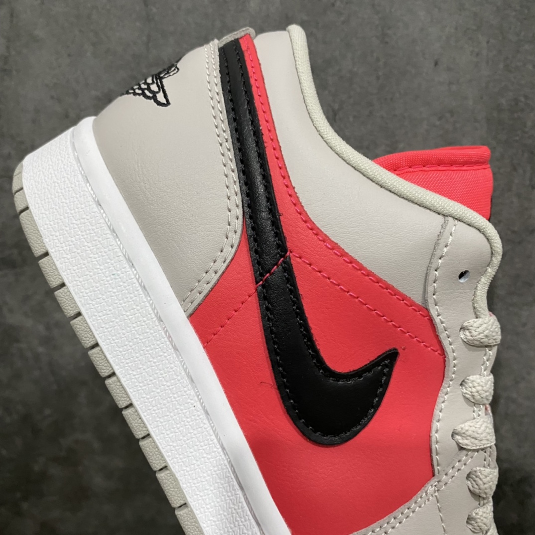 图片[7]-GC(dt)纯原Air Jordan AJ1 Low 低帮 灰红 DC0774-060 市面唯一纯原级别 完美零毛边处理 原厂内置全掌气垫 价格定位良心 几十个配色陆续出 平台专用代工流水线出品 一眼公司既视感 拿到手的一瞬间就与众不同 碾压市面所有版本 认准细节 全部原鞋开发 每一个配色都会采购原鞋确认细节 打破市面看图做货无好货之说 细节精确 所有配色原数据档案开发！ 尺码：35.5 36 36.5 37.5 38 38.5 39 40 40.5 41 42 42.5 43 44 44.5-选品中心