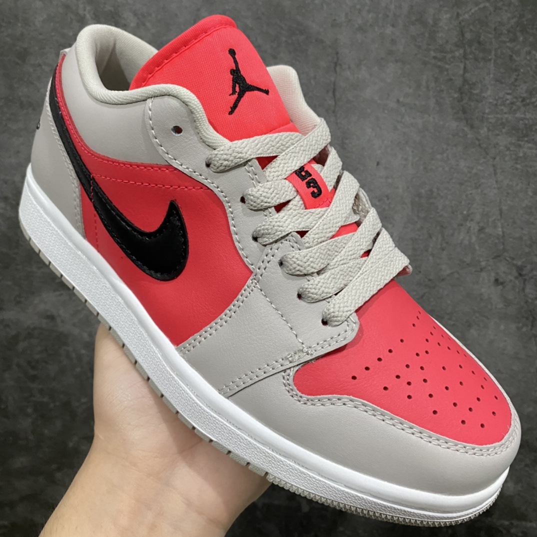 图片[4]-GC(dt)纯原Air Jordan AJ1 Low 低帮 灰红 DC0774-060 市面唯一纯原级别 完美零毛边处理 原厂内置全掌气垫 价格定位良心 几十个配色陆续出 平台专用代工流水线出品 一眼公司既视感 拿到手的一瞬间就与众不同 碾压市面所有版本 认准细节 全部原鞋开发 每一个配色都会采购原鞋确认细节 打破市面看图做货无好货之说 细节精确 所有配色原数据档案开发！ 尺码：35.5 36 36.5 37.5 38 38.5 39 40 40.5 41 42 42.5 43 44 44.5-选品中心